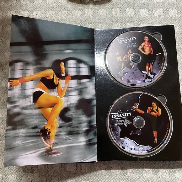 Insanity (Exercise Program) - Picture 3 of 8